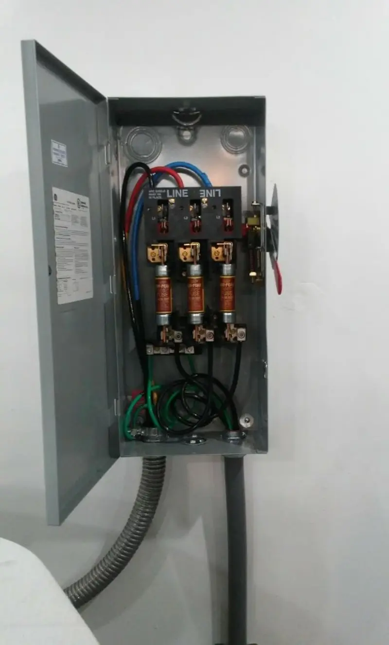 Three-phase disconnect switch installed for Smoke Detector Installation in Upper Sandusky